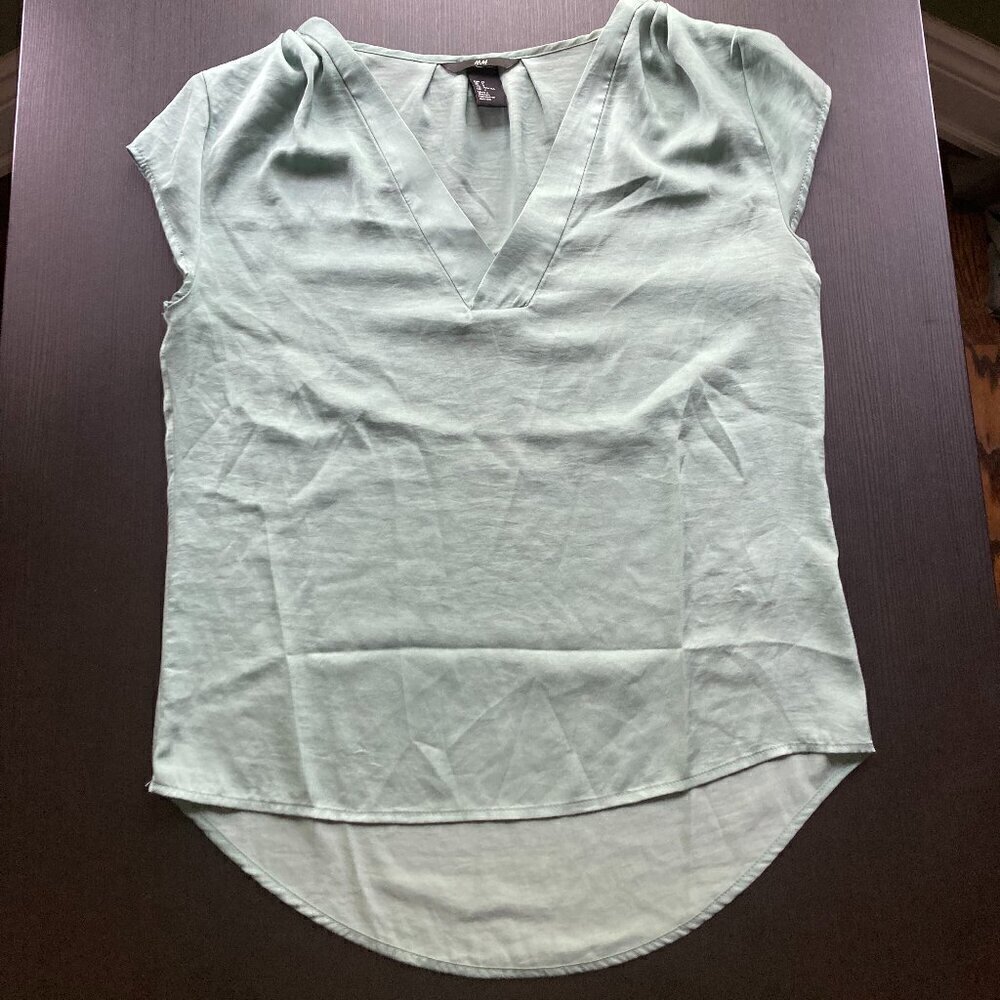 H&M SATIN LIGHt GREEN ruffle collar  BLOUSE SIZE 4